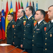 Masteranzii Academiei Militare au primit diplomele de absolvire