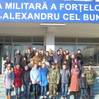 Elevi din Hînceşti au vizitat Academia Militară
