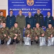 Cadouri pentru studenţii militari