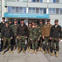 (Română) Academia Militară a Forţelor Armate „Alexandru cel Bun” în plină zi de studii – la distanță