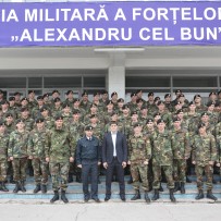 Campionul mondial de K-1, Constantin Ţuţu –  în vizită la Academia Militară