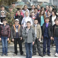 (Română) Elevii liceului „Miguel de Cervantes” în vizită la Academia Militară