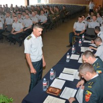 Absolvenţii Academiei Militare repartizaţi la serviciu