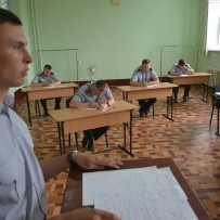 Studenţii anului patru de studii susţin examenele de absolvire