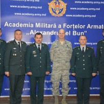 Vizita de familiarizare a ataşatului militar în Academia Militară