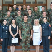 (Română) Absolvenţi cu diplome de studiere a limbilor străine