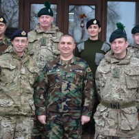 Ataşatul apărării al Regatului Unit al Marii Britanii şi Irlandei de Nord împreună cu reprezentanţii Regimentului regal irlandez în vizită de lucru la Academia Militară